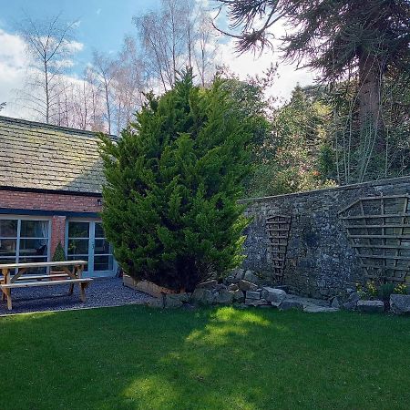 The West Wing At Eriviat Hall Hot Tub Henllan  Eksteriør bilde