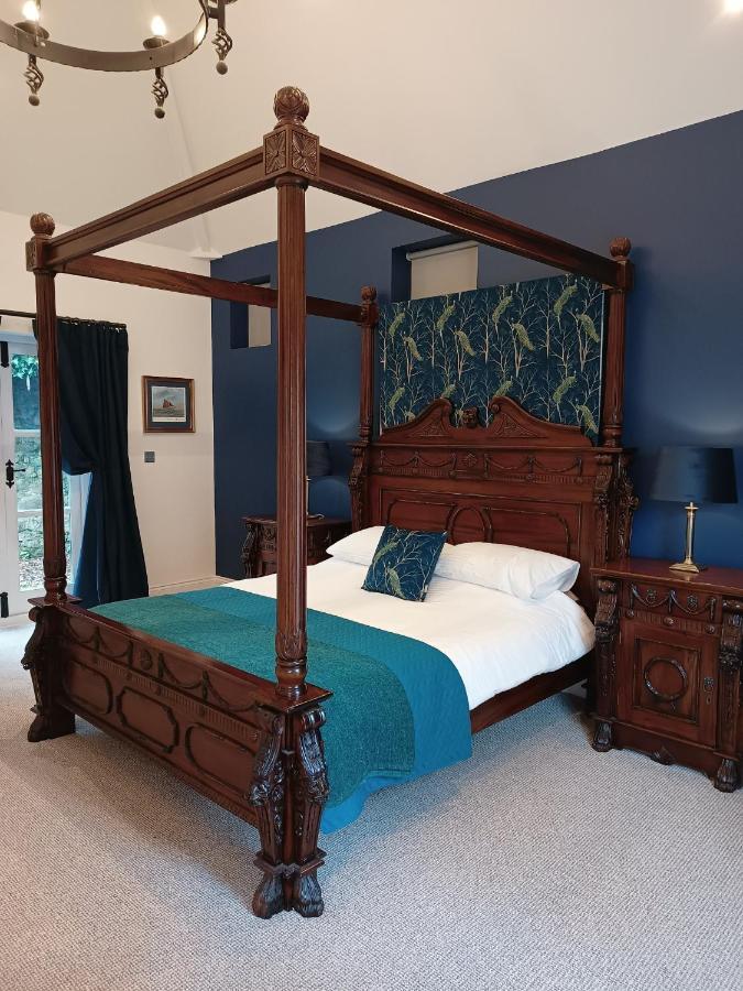 The West Wing At Eriviat Hall Hot Tub Henllan  Eksteriør bilde