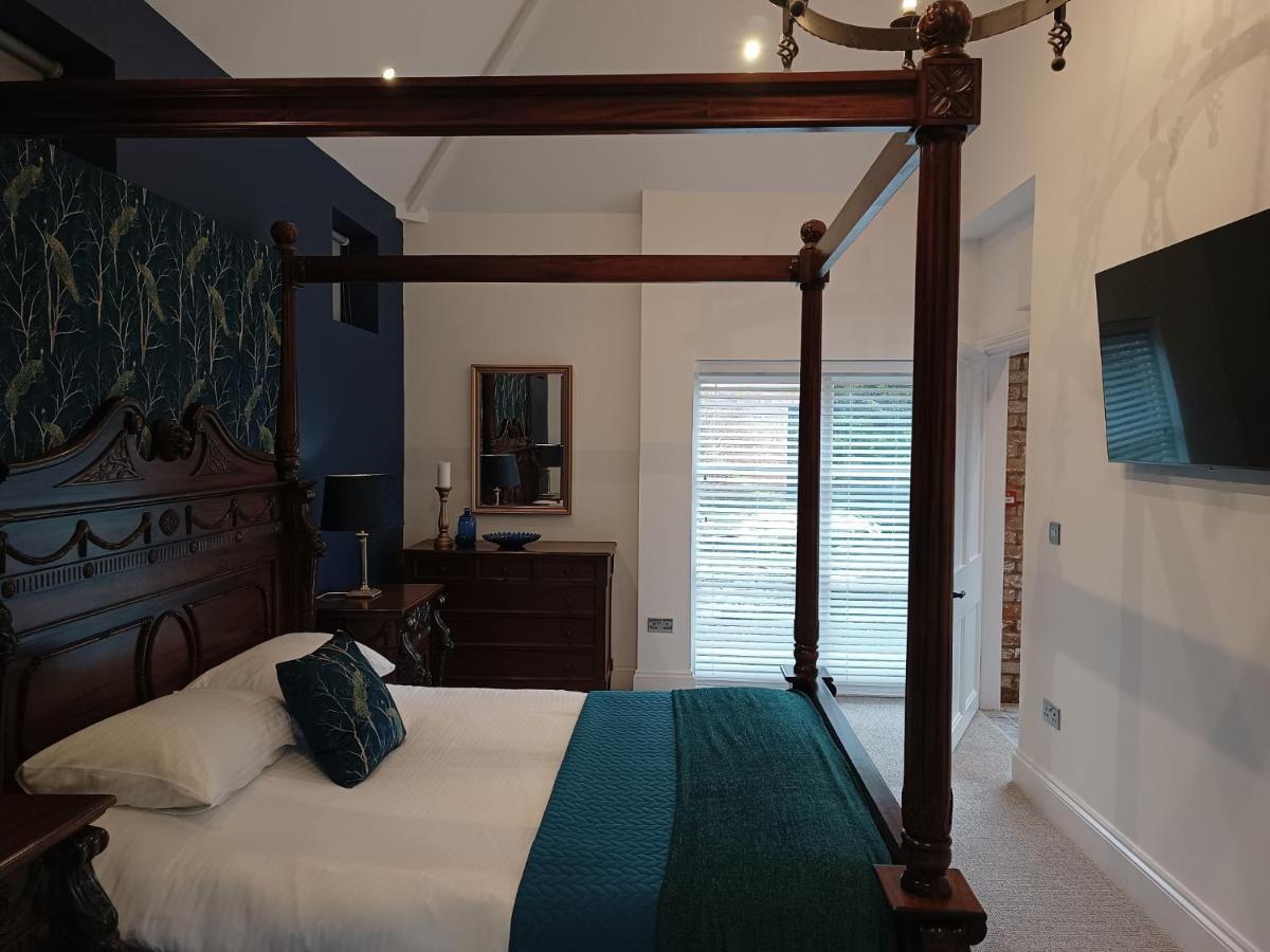 The West Wing At Eriviat Hall Hot Tub Henllan  Eksteriør bilde