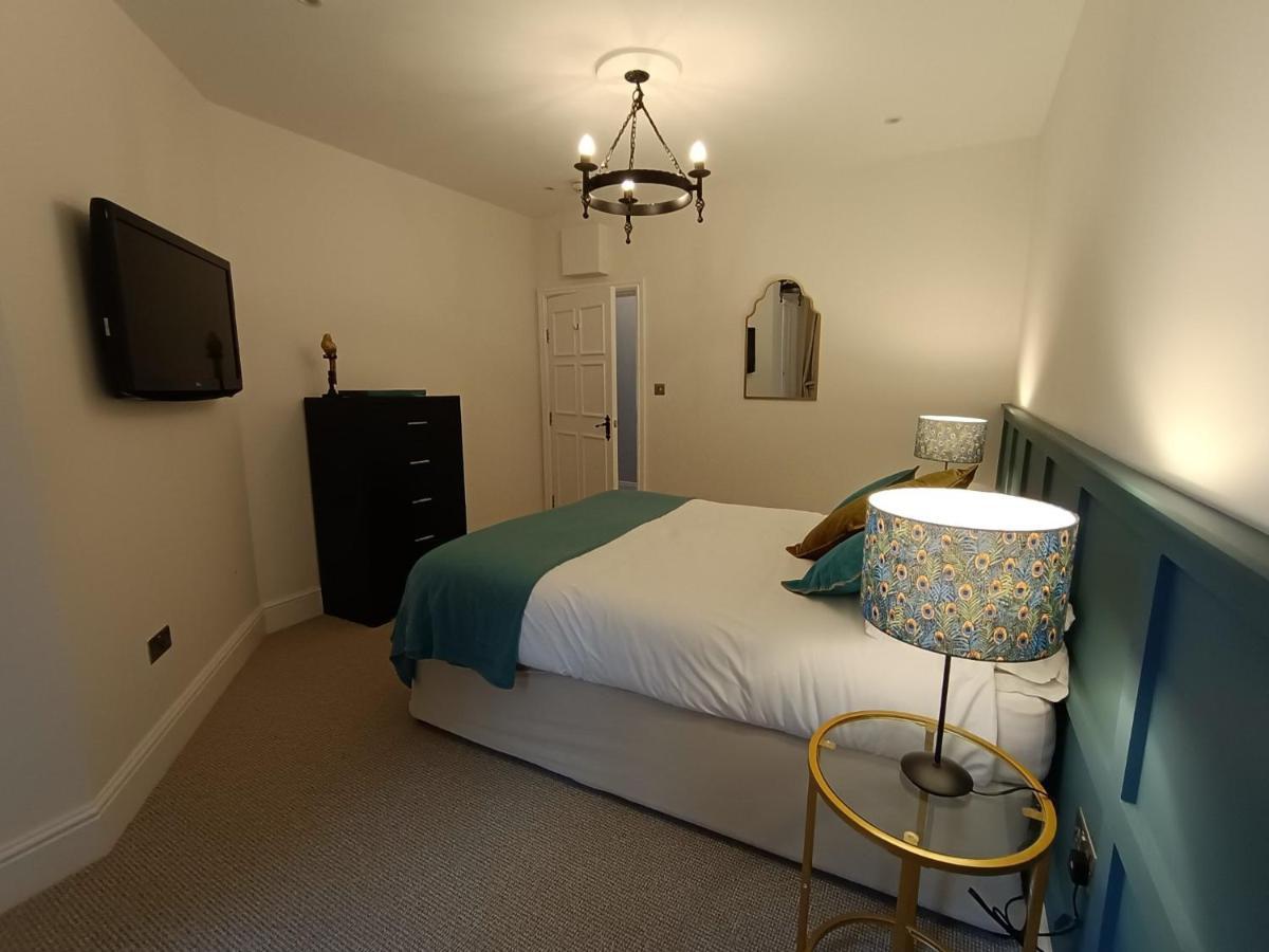 The West Wing At Eriviat Hall Hot Tub Henllan  Eksteriør bilde