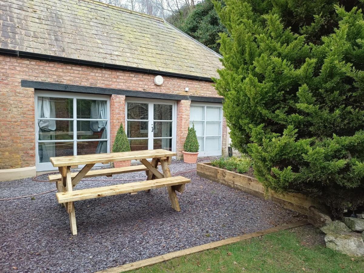 The West Wing At Eriviat Hall Hot Tub Henllan  Eksteriør bilde