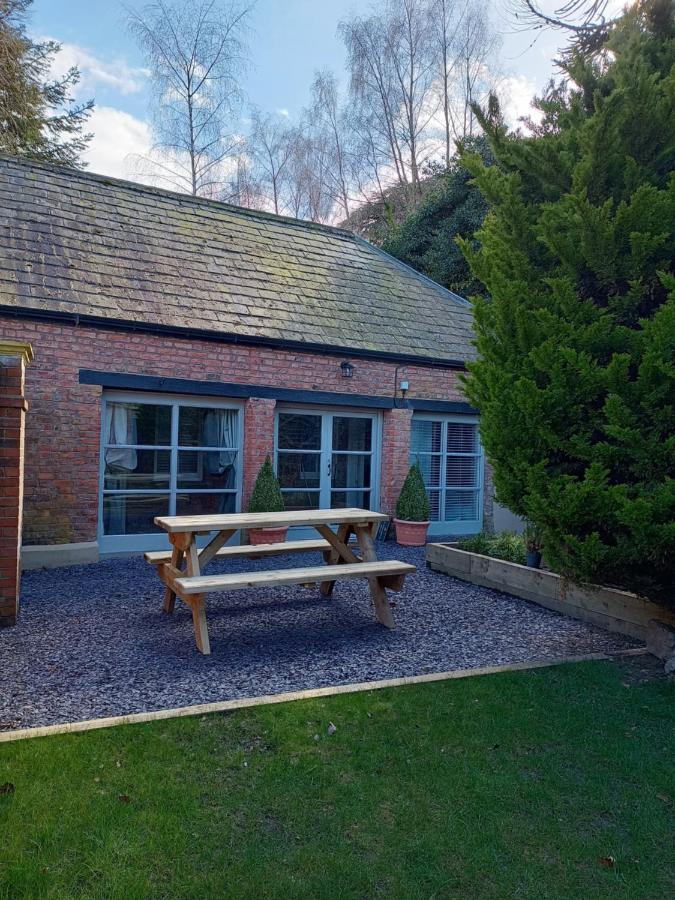 The West Wing At Eriviat Hall Hot Tub Henllan  Eksteriør bilde